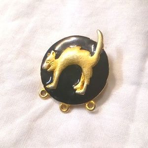 Vintage AAI Brooch features Gold scared cat on black bsckground